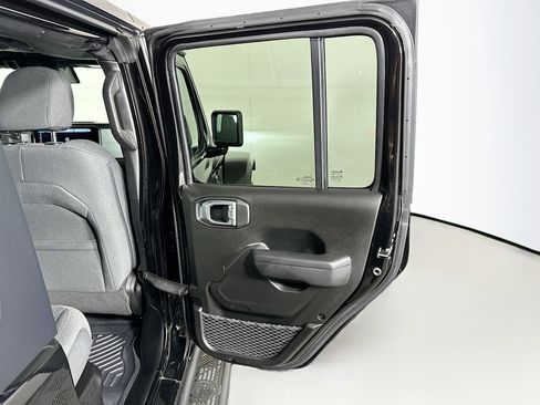 Used 2024 Jeep Wrangler Unlimited w/ Convenience Group AWD/4WD image 27