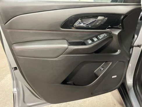 Used 2023 Chevrolet Traverse RS FWD image 6