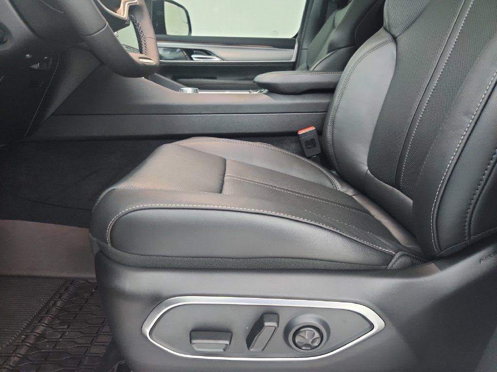 New 2026 Jeep Grand Wagoneer 4WD image 20