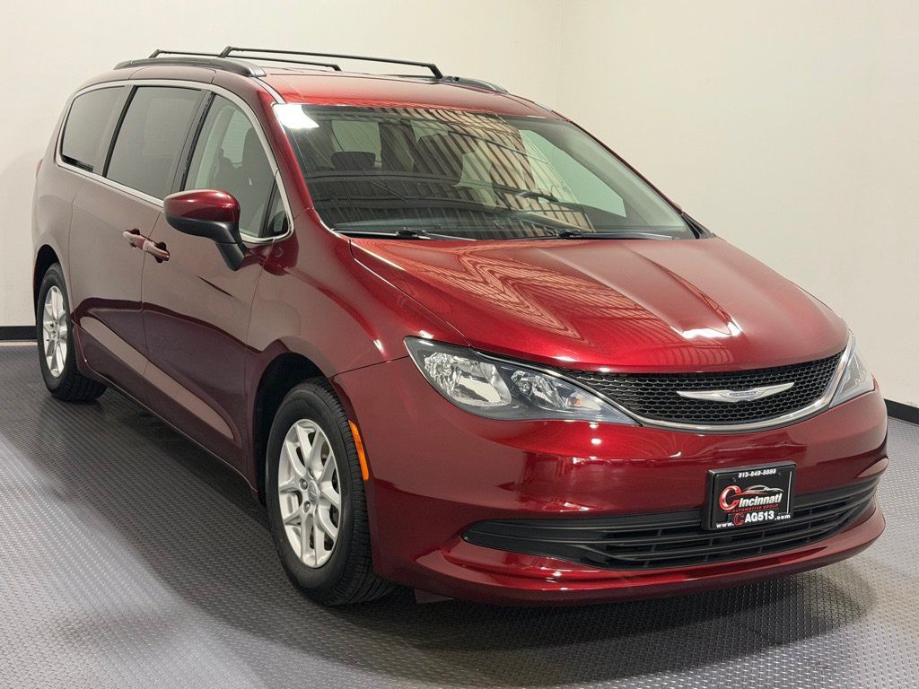 Used 2017 Chrysler Pacifica Touring FWD image 4