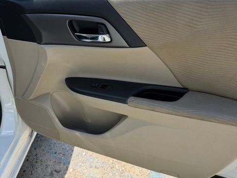 Used 2014 Honda Accord LX image 19