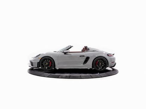 Certified 2022 Porsche 718 Boxster Spyder image 2