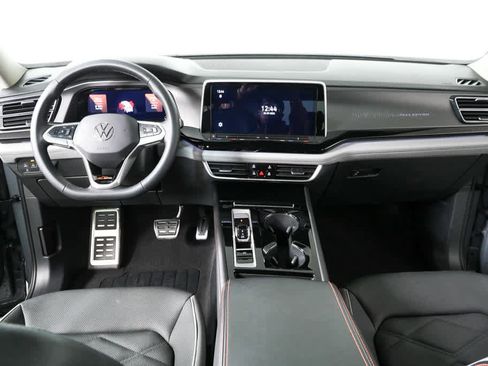 Certified 2024 Volkswagen Atlas Peak Edition SEL AWD/4WD image 19