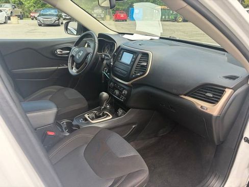 Used 2016 Jeep Cherokee Latitude AWD/4WD image 26