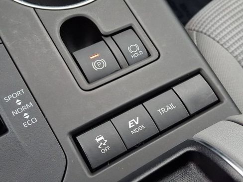 Used 2022 Toyota Highlander LE image 26