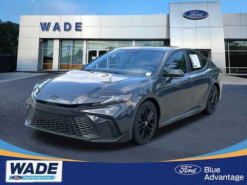 Used 2025 Toyota Camry SE w/ Convenience Package FWD image 1