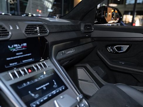 Used 2023 Lamborghini Urus Performante AWD/4WD image 12
