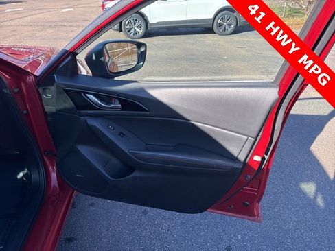 Used 2014 MAZDA MAZDA3 i Grand Touring image 8