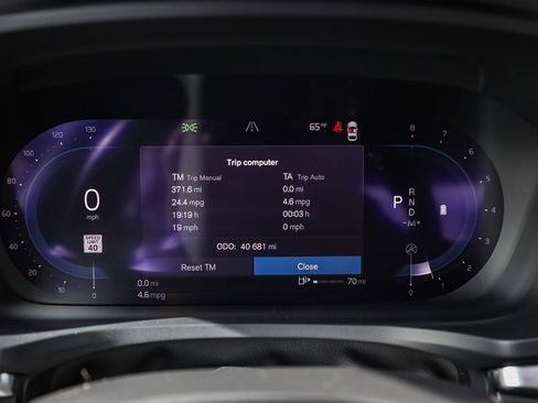 Used 2024 Volvo S60 B5 Plus image 24