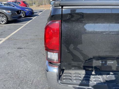 Used 2018 Toyota Tacoma SR5 w/ SR5 Appearance Package (SM) image 18