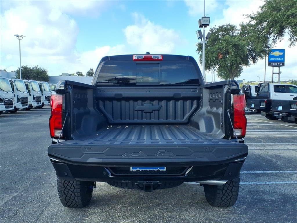 New 2026 Chevrolet Colorado ZR2 w/ Technology Package AWD/4WD image 12