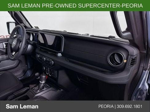 Used 2025 Jeep Gladiator Sport image 27