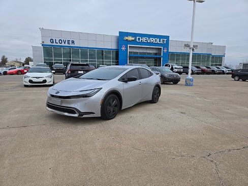 Used 2026 Toyota Prius Plug-In Hybrid image 1