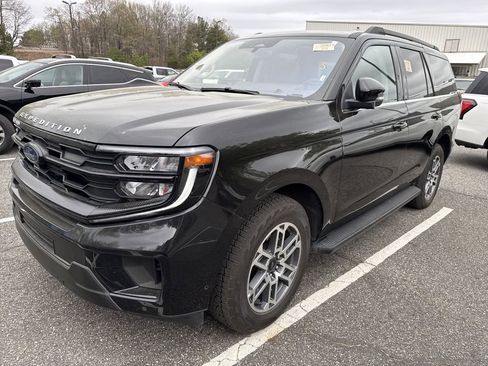 Used 2025 Ford Expedition Active image 7