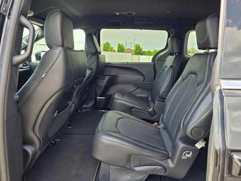 Used 2026 Chrysler Pacifica Select AWD/4WD image 43