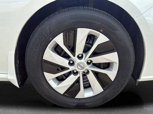 Certified 2025 Nissan Altima 2.5 S FWD image 12