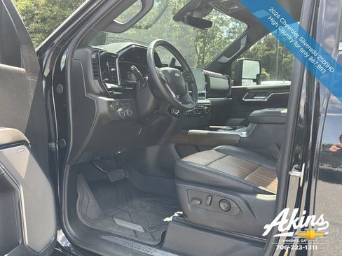 Used 2024 Chevrolet Silverado 2500 High Country w/ High Country Premium Package AWD/4WD image 15