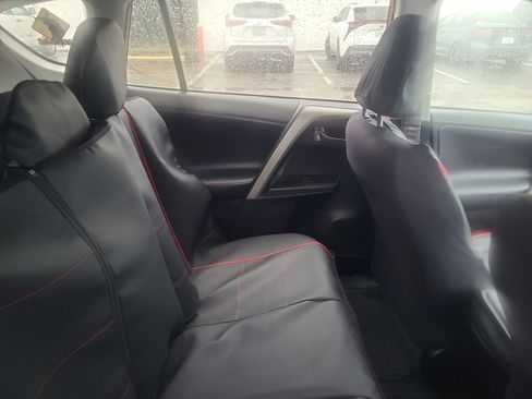 Used 2017 Toyota RAV4 XLE FWD image 3