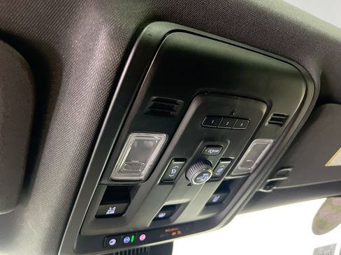 Used 2023 GMC Yukon SLT w/ SLT Luxury Package image 22