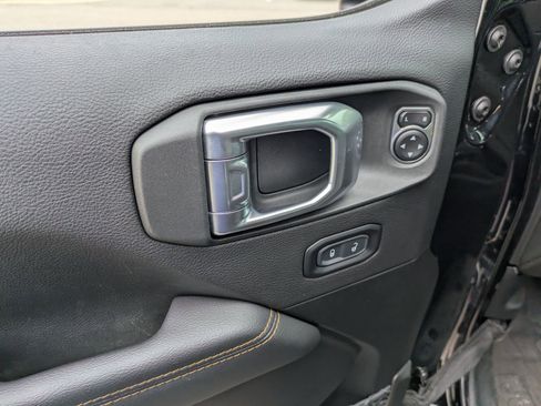 Used 2023 Jeep Wrangler Unlimited Sahara AWD/4WD image 16