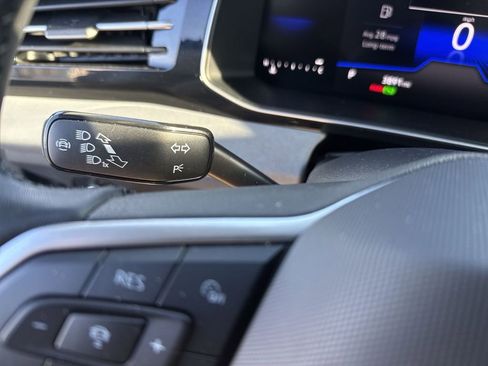 Certified 2025 Volkswagen Jetta SE FWD image 21