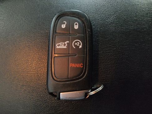 Used 2019 Jeep Cherokee Limited image 32