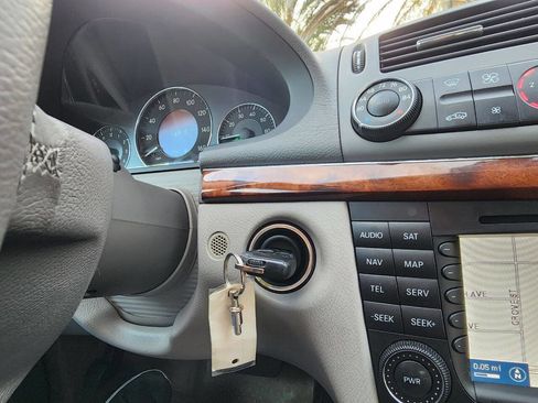 Used 2005 Mercedes-Benz E 320 Sedan image 15