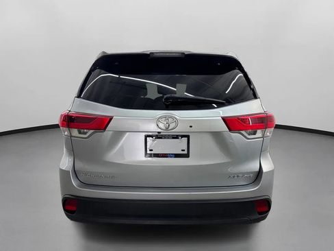 Used 2019 Toyota Highlander XLE AWD/4WD image 8