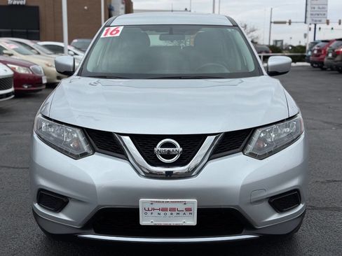 Used 2016 Nissan Rogue S image 2