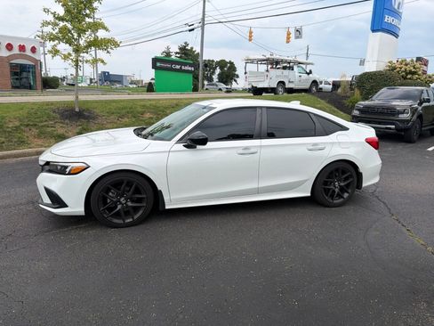 Used 2024 Honda Civic Sport image 2