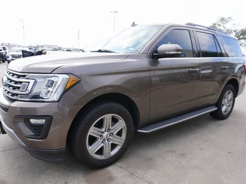 Used 2019 Ford Expedition XLT w/ Equipment Group 202A image 3