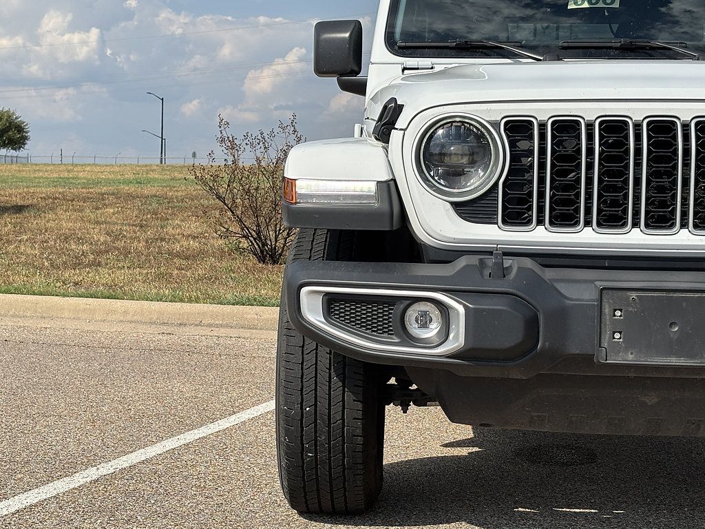 Used 2025 Jeep Wrangler Unlimited Sahara AWD/4WD image 4