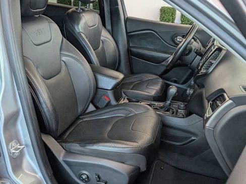 Used 2019 Jeep Cherokee Limited AWD/4WD image 16