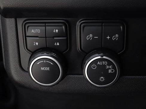 Used 2021 Chevrolet Suburban High Country AWD/4WD image 24