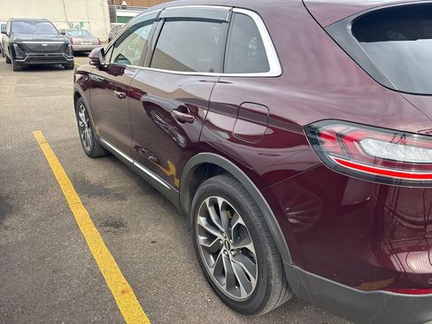 Used 2022 Lincoln Nautilus Reserve image 6