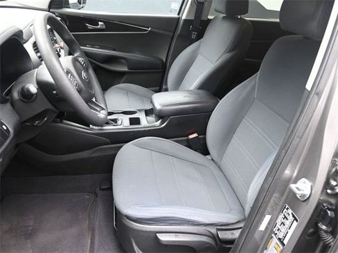 Used 2018 Kia Sorento L image 18