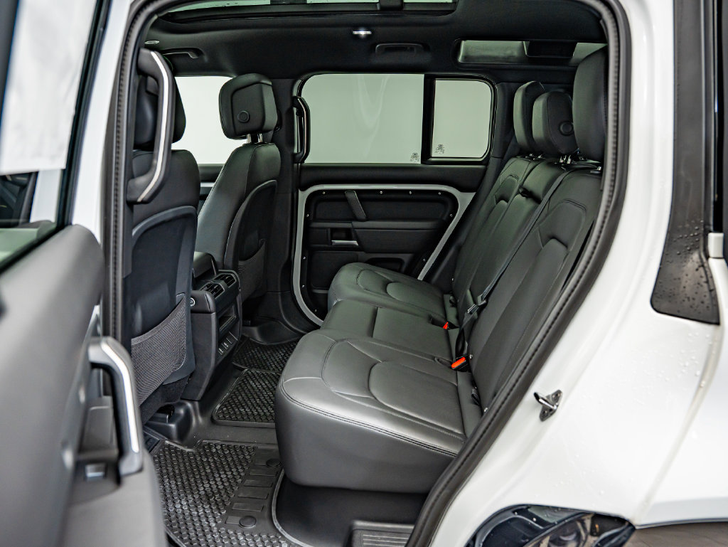 New 2026 Land Rover Defender 110 X-Dynamic SE AWD/4WD image 34
