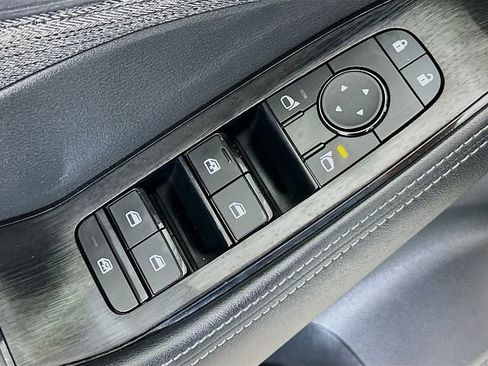 Used 2023 Nissan Rogue SV AWD/4WD image 18