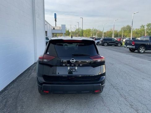 Used 2025 Nissan Rogue SV image 6