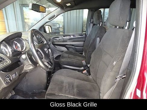 Used 2017 Dodge Grand Caravan SE image 8