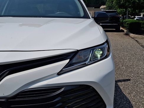 Used 2019 Toyota Camry LE FWD image 11