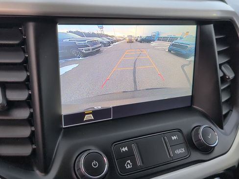 Used 2023 GMC Acadia SLT image 32