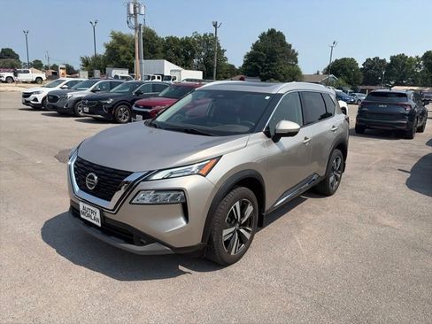Used 2021 Nissan Rogue SL AWD/4WD image 2