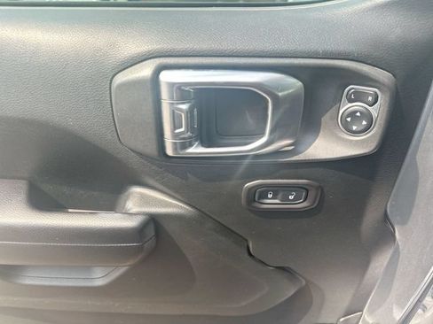 Used 2018 Jeep Wrangler Sport AWD/4WD image 15