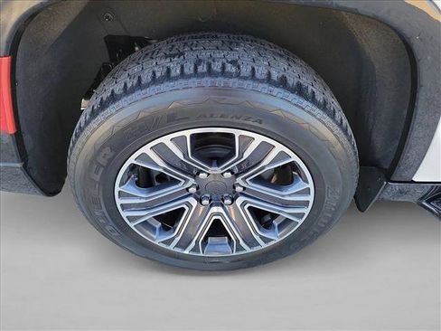 Used 2024 Jeep Wagoneer L Series II w/ Flexible Seating Group RWD image 11