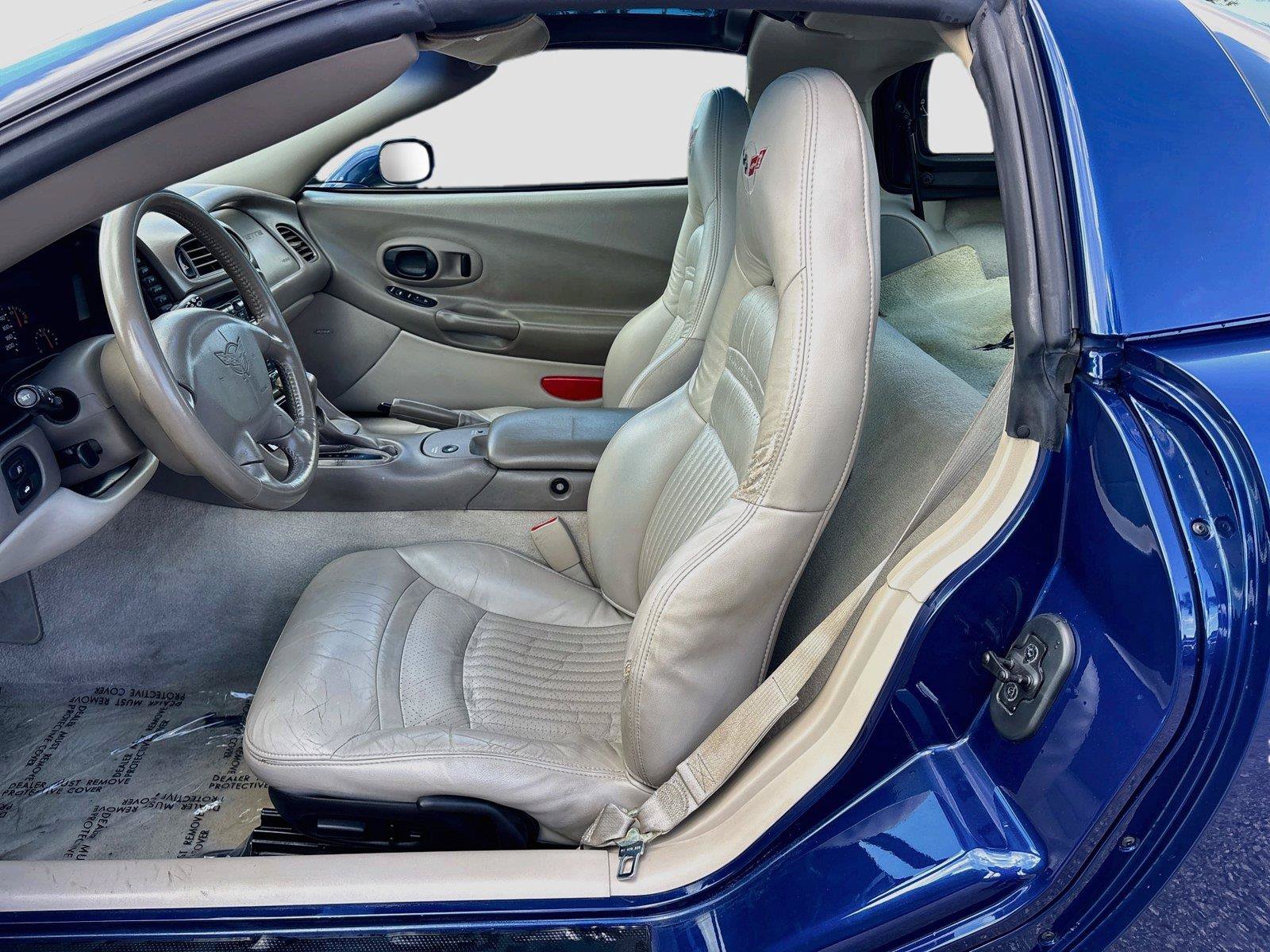 Used 2004 Chevrolet Corvette Coupe w/ Preferred Equipment Group RWD image 18