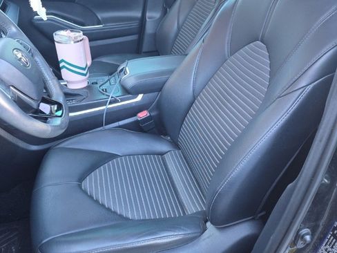 Used 2021 Toyota Highlander XSE image 5