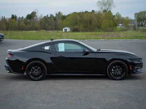 Used 2025 Ford Mustang Premium RWD image 4