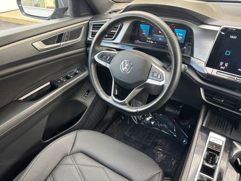 Used 2025 Volkswagen Atlas Cross Sport SE image 31