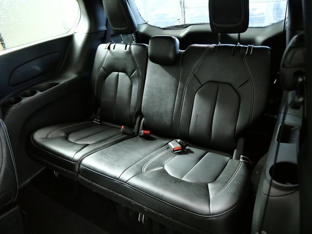 Used 2025 Chrysler Pacifica Select FWD image 15
